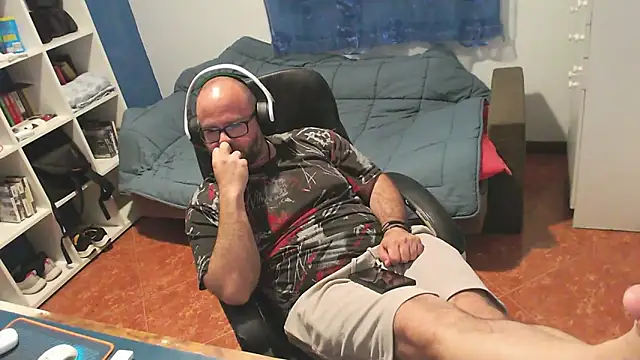 Snapshot of ravingr4d4 chatting on 20, 4, 2026 ravingr4d4 online show from 20, 4, 2026