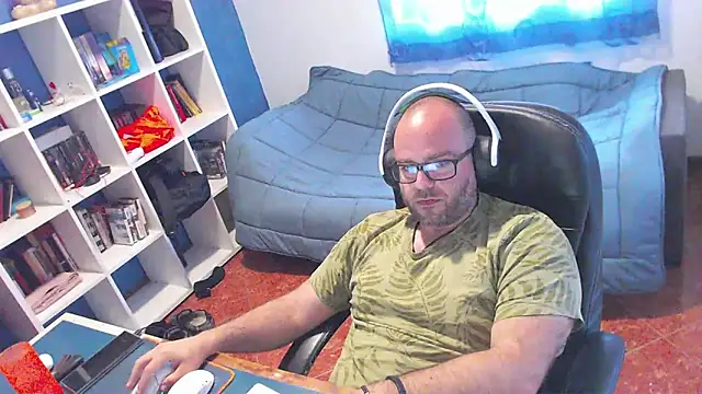 Snapshot of ravingr4d4 chatting on 5, 5, 2026 ravingr4d4 online show from 5, 5, 2026