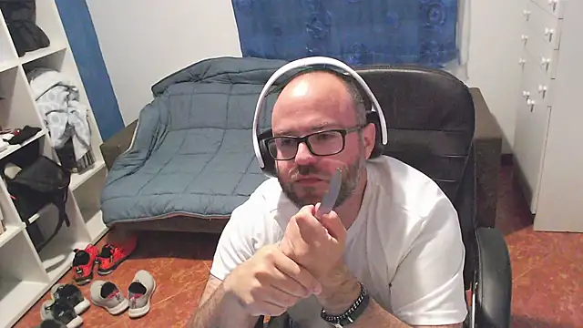 Snapshot of ravingr4d4 chatting on 14, 5, 2026 ravingr4d4 online show from 14, 5, 2026