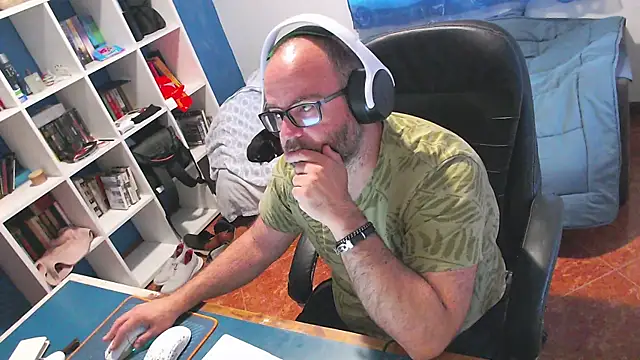 Snapshot of ravingr4d4 chatting on 19, 5, 2026 ravingr4d4 online show from 19, 5, 2026