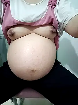 Snapshot of SweetGirl2k2 chatting on 15, 4, 2026 SweetGirl2k2 online show from 15, 4, 2026