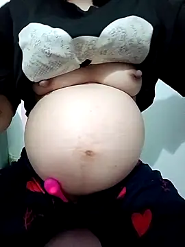 Snapshot of SweetGirl2k2 chatting on 16, 4, 2026 SweetGirl2k2 online show from 16, 4, 2026