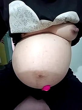 Snapshot of SweetGirl2k2 chatting on 24, 4, 2026 SweetGirl2k2 online show from 24, 4, 2026