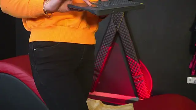 CelineConner online show from 8, 3, 2026