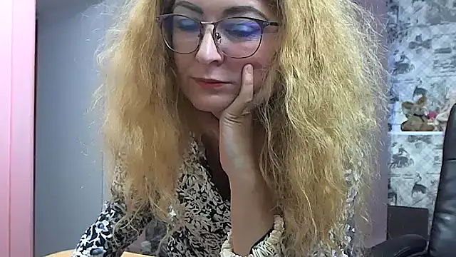 Snapshot of Helen1974 chatting on 19, 12, 2025 Helen1974 online show from 19, 12, 2025