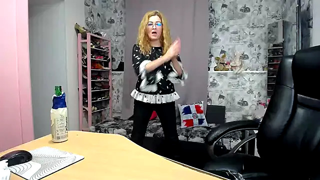 Snapshot of Helen1974 chatting on 21, 12, 2025 Helen1974 online show from 21, 12, 2025