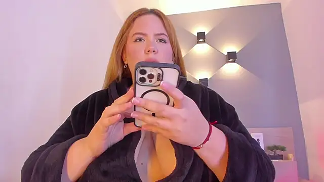 sophiarossee  online show from 28, 1, 2025