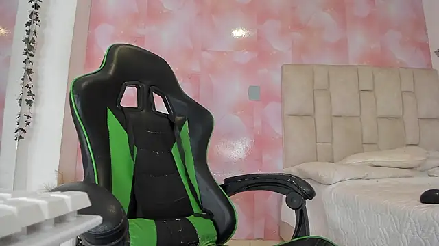 Snapshot of emily_lean_ chatting on 3, 2, 2026 emily lean online show from 3, 2, 2026