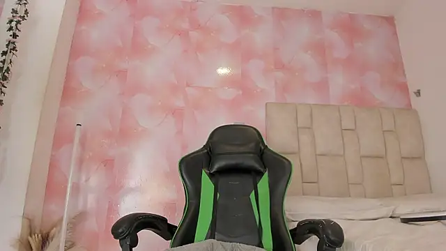 Snapshot of emily_lean_ chatting on 19, 3, 2026 emily lean online show from 19, 3, 2026