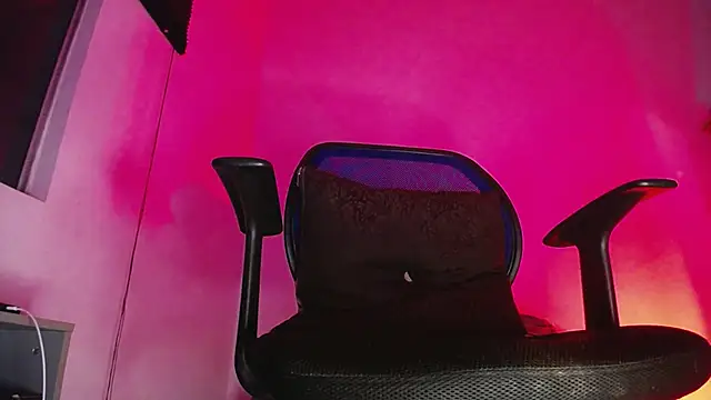 zacwatson  online show from 18, 12, 2025