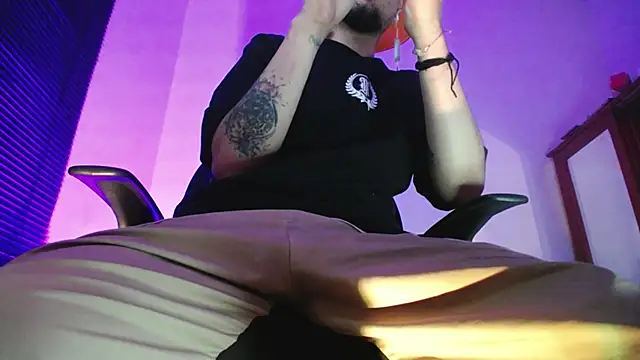 Snapshot of zacwatson_ chatting on 11, 3, 2026 zacwatson online show from 11, 3, 2026