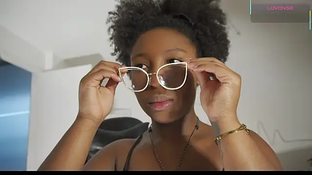 Snapshot of EmmaSanzz_ chatting on 8, 1, 2026 EmmaSanzz online show from 8, 1, 2026