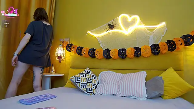 Snapshot of lessysweety chatting on 23, 10, 2025 lessysweety online show from 23, 10, 2025