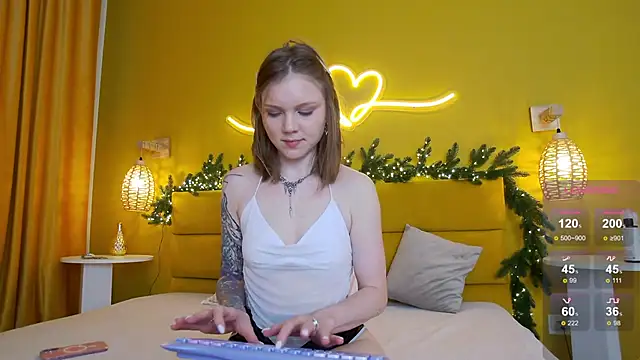 Snapshot of lessysweety chatting on 28, 11, 2025 lessysweety online show from 28, 11, 2025