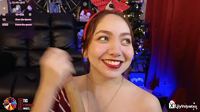 Snapshot of LilyVelvett chatting on 5, 12, 2024 LilyVelvett online show from 5, 12, 2024