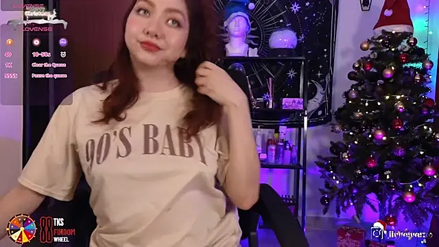 Snapshot of LilyVelvett chatting on 11, 12, 2024 LilyVelvett online show from 11, 12, 2024