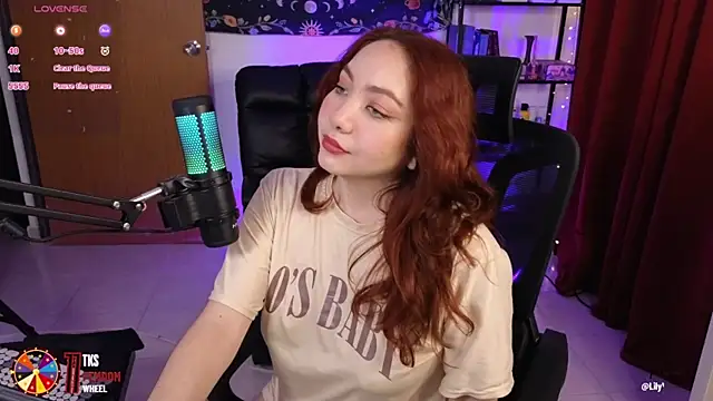 Snapshot of LilyVelvett chatting on 4, 2, 2025 LilyVelvett online show from 4, 2, 2025