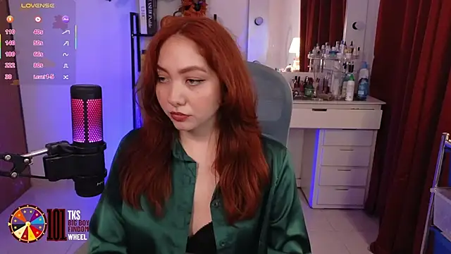 Snapshot of LilyVelvett chatting on 11, 9, 2025 LilyVelvett online show from 11, 9, 2025