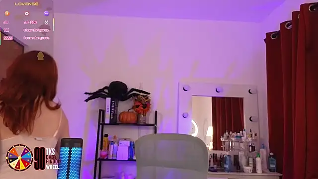 Snapshot of LilyVelvett chatting on 12, 9, 2025 LilyVelvett online show from 12, 9, 2025