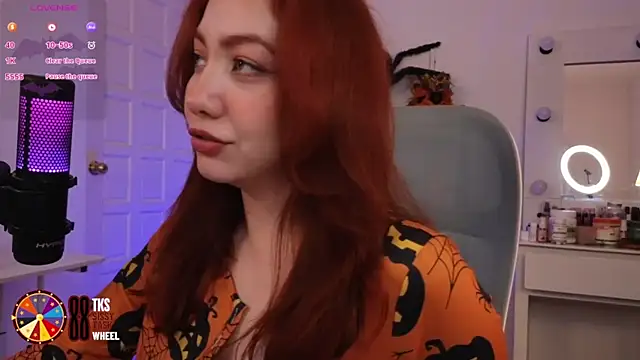 Snapshot of LilyVelvett chatting on 2, 10, 2025 LilyVelvett online show from 2, 10, 2025