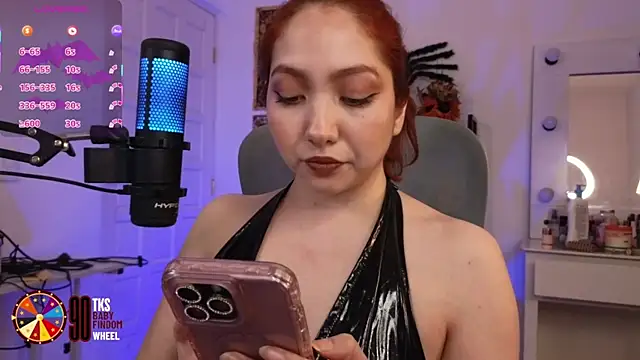 Snapshot of LilyVelvett chatting on 7, 10, 2025 LilyVelvett online show from 7, 10, 2025