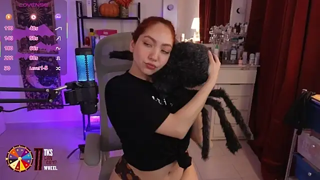 Snapshot of LilyVelvett chatting on 8, 10, 2025 LilyVelvett online show from 8, 10, 2025