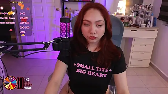 Snapshot of LilyVelvett chatting on 11, 11, 2025 LilyVelvett online show from 11, 11, 2025