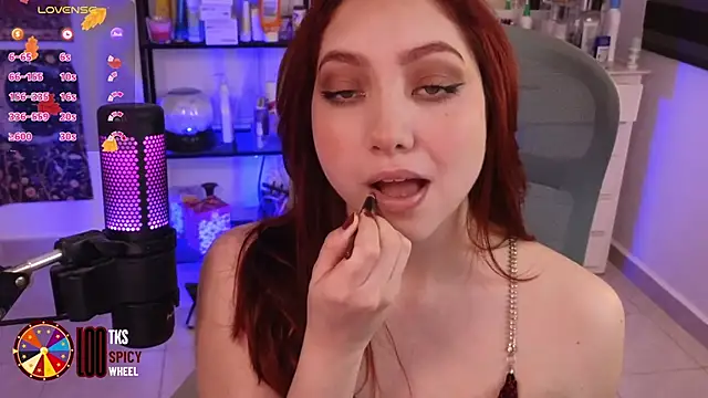 Snapshot of LilyVelvett chatting on 22, 11, 2025 LilyVelvett online show from 22, 11, 2025