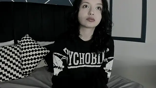 Adeelinee online show from 8, 1, 2025