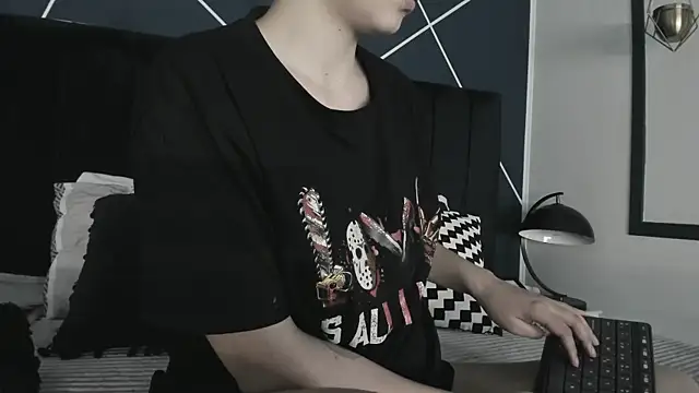 Adeelinee online show from 7, 2, 2025