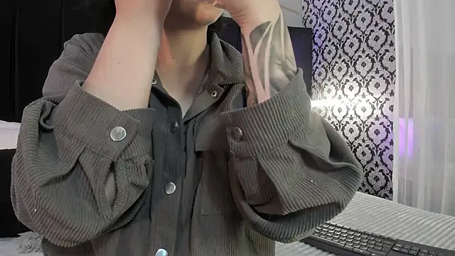 Adeelinee online show from 18, 11, 2025