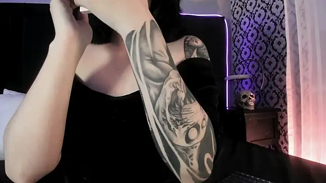 Adeelinee online show from 11, 2, 2026