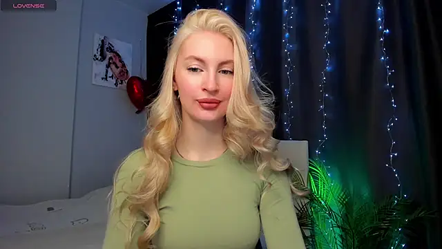 Snapshot of Kimmy_powell chatting on 8, 11, 2025 Kimmy powell online show from 8, 11, 2025