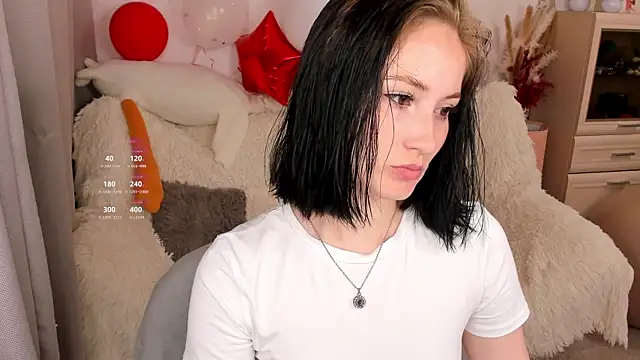 Snapshot of LisaMooore chatting on 4, 7, 2026 LisaMooore online show from 4, 7, 2026