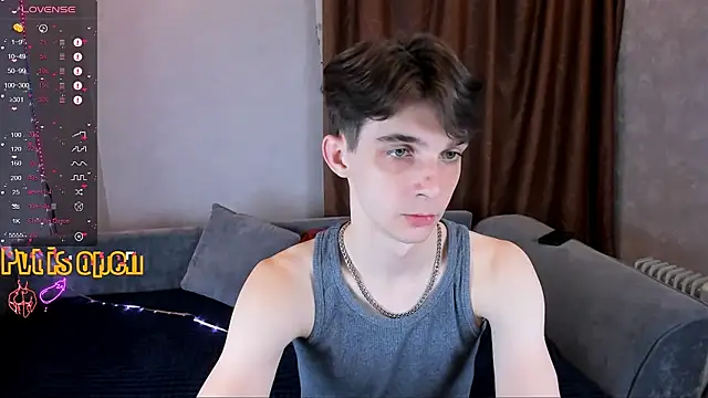 Snapshot of Aaron_Boom chatting on 19, 4, 2026 Aaron Boom online show from 19, 4, 2026