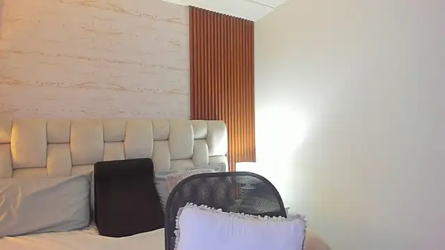 Snapshot of SophiaWylde chatting on 13, 1, 2025 SophiaWylde online show from 13, 1, 2025