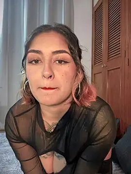 Rae Lil White online show from 2, 1, 2025