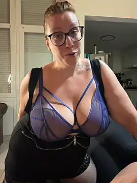 Snapshot of darkmoonsubmissive chatting on 25, 6, 2026 darkmoonsubmissive online show from 25, 6, 2026
