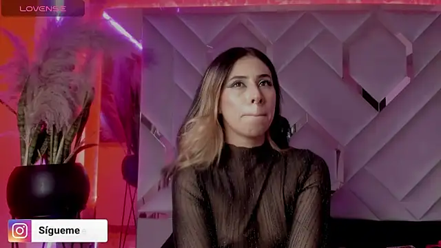 Sara Foxx1 online show from 18, 12, 2025