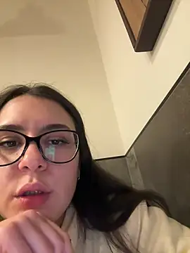 Its Jade online show from 4, 2, 2025