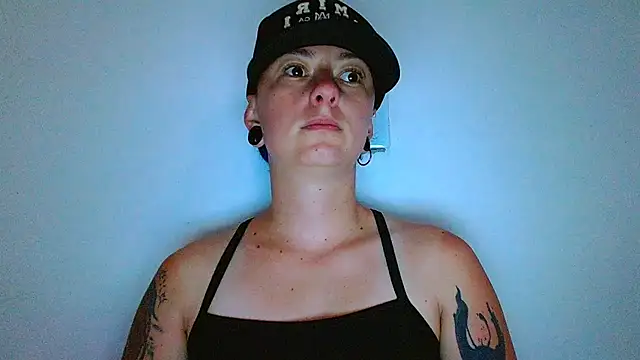 Snapshot of tomboyblue chatting on 24, 4, 2026 tomboyblue online show from 24, 4, 2026