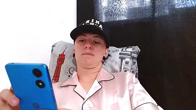 Snapshot of tomboyblue chatting on 27, 4, 2026 tomboyblue online show from 27, 4, 2026