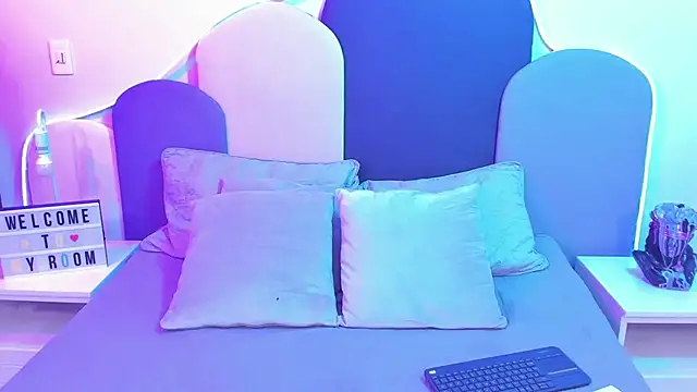 Snapshot of SophieGomez22 chatting on 7, 2, 2025 SophieGomez22 online show from 7, 2, 2025