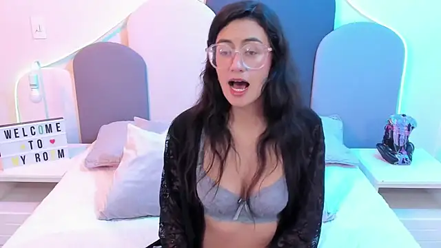 Snapshot of SophieGomez22 chatting on 28, 2, 2025 SophieGomez22 online show from 28, 2, 2025