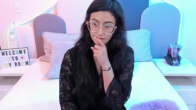 Snapshot of SophieGomez22 chatting on 2, 3, 2025 SophieGomez22 online show from 2, 3, 2025