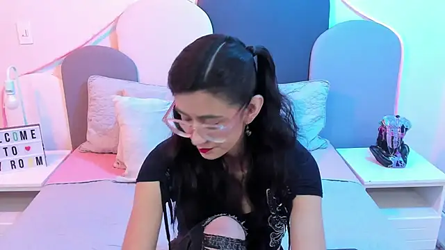 Snapshot of SophieGomez22 chatting on 8, 3, 2025 SophieGomez22 online show from 8, 3, 2025