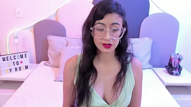 Snapshot of SophieGomez22 chatting on 17, 3, 2025 SophieGomez22 online show from 17, 3, 2025