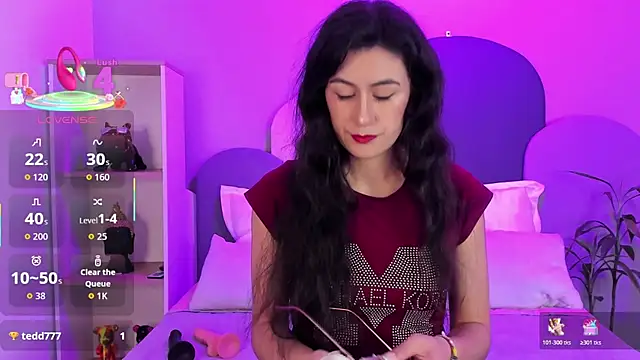 Snapshot of SophieGomez22 chatting on 28, 11, 2025 SophieGomez22 online show from 28, 11, 2025