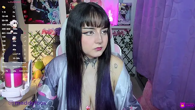 Snapshot of MaddyFooxx chatting on 18, 4, 2026 MaddyFooxx online show from 18, 4, 2026