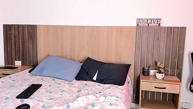 Snapshot of rebeca_cortez_ chatting on 11, 11, 2025 rebeca cortez online show from 11, 11, 2025